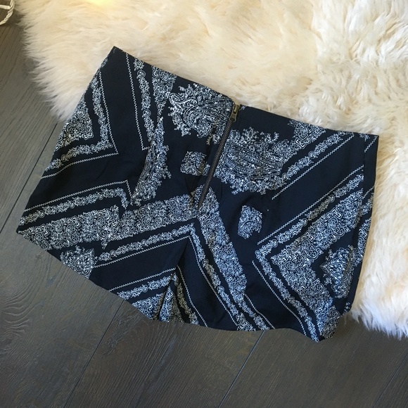 NEW Pattern Satin-like Slit Mini Skort - Picture 3 of 4